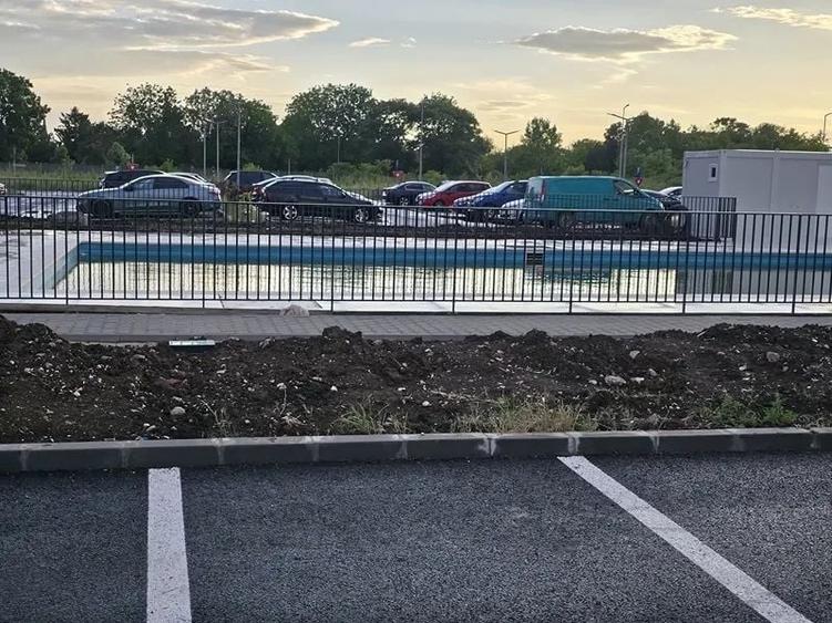 Apartament nemobilat, zona Prelungire Ghencea + 2 locuri de parcare - 4