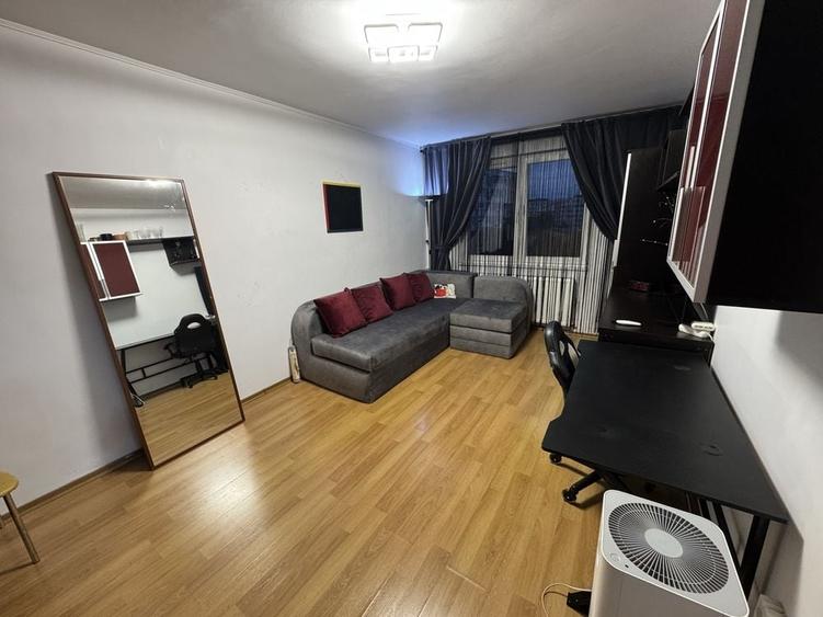 Apartament cu 2 camere decomandat în Apărătorii Patriei