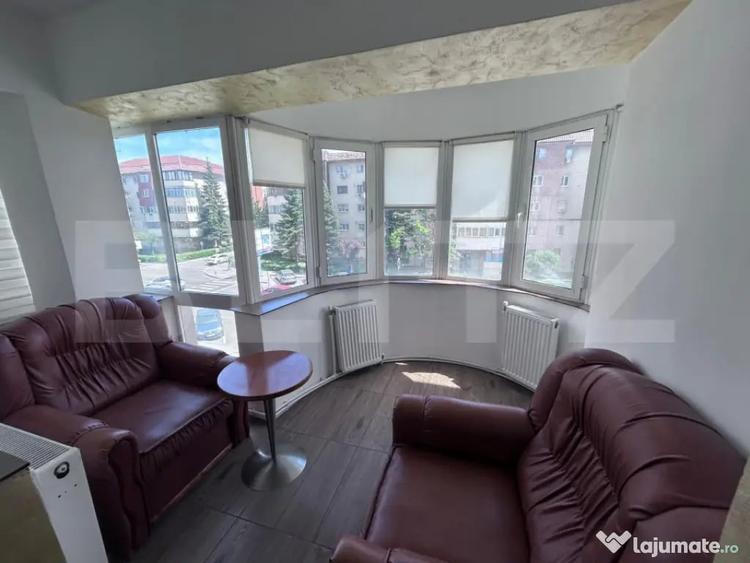Apartament cu 3 camere semidecomandat în Central