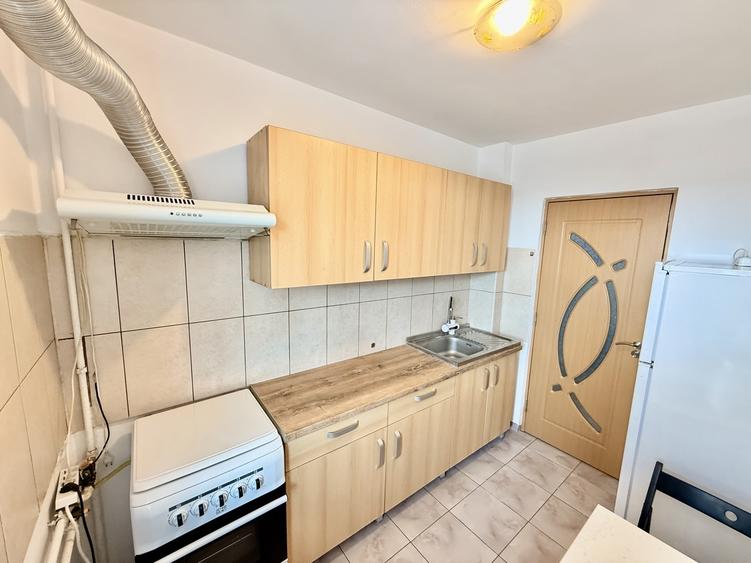 Apartament cu 2 camere semidecomandat în Grivița