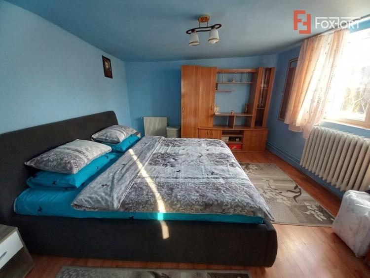 Casă individuală cu 5 camere cu Canalizare în Ghiroda