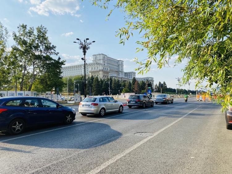 Garsonieră decomandată, mobilată în Unirii