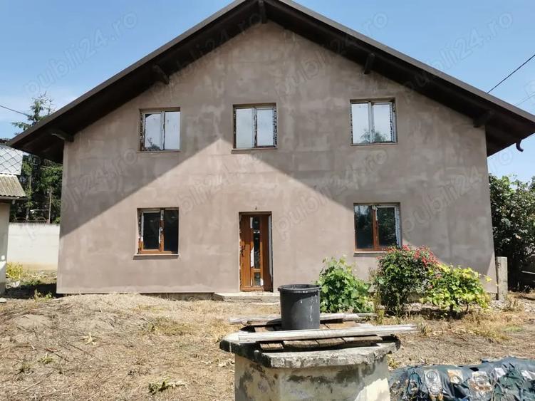 Casă cu 4 camere cu Teren 1300 Mp în Târgu Trotuș