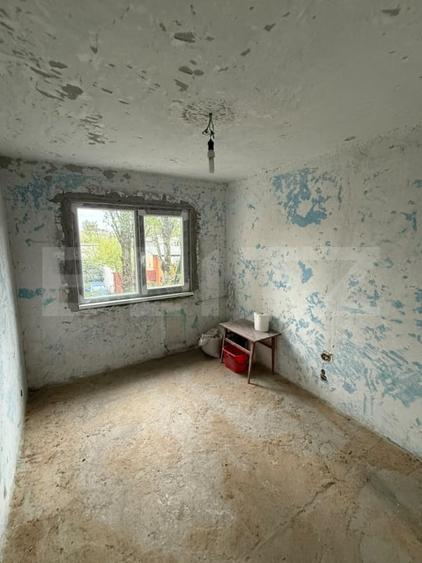 Apartament cu 3 camere semidecomandat în Micro 40