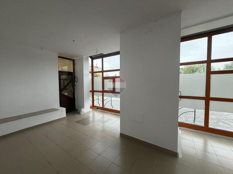 Spațiu comercial, de 43.700000762939 mp, în Ultracentral