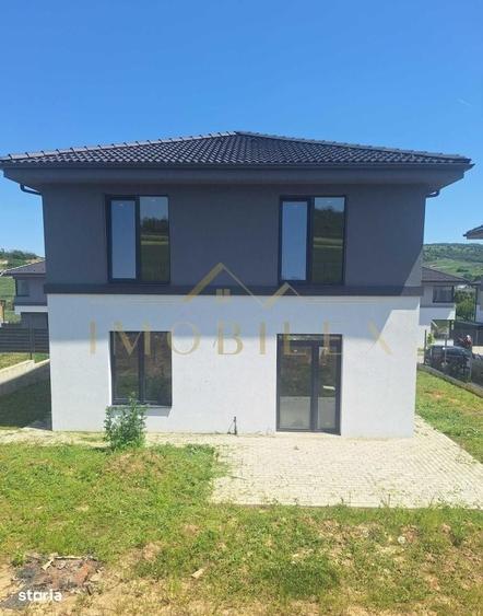 Casă cu 4 camere în Corușu