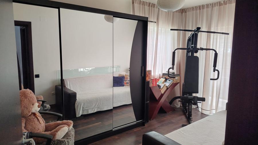 Apartament cu 3 camere semidecomandat în Florești