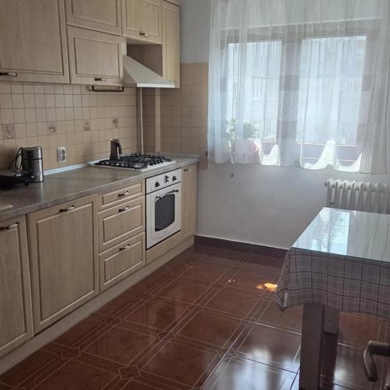 Apartament cu 3 camere decomandat, mobilat în Dristor