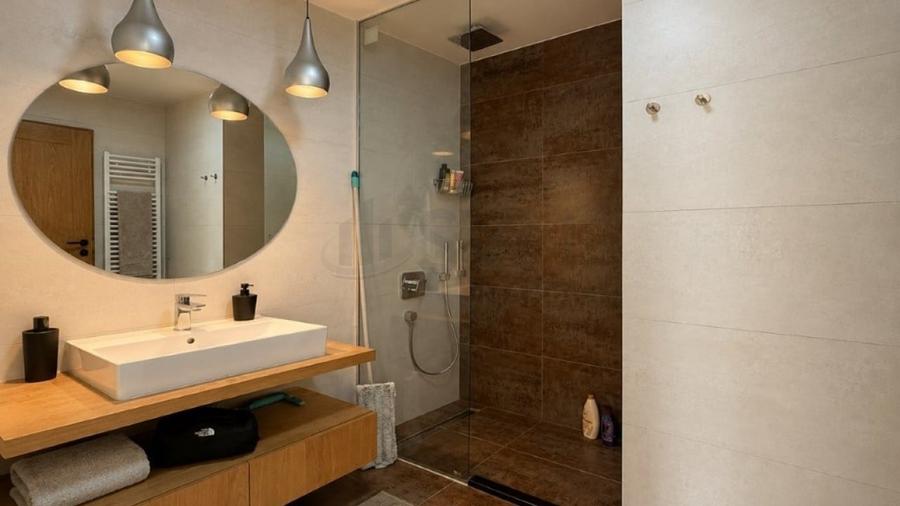 Apartament cu 3 camere decomandat, mobilat în Barbu Văcărescu