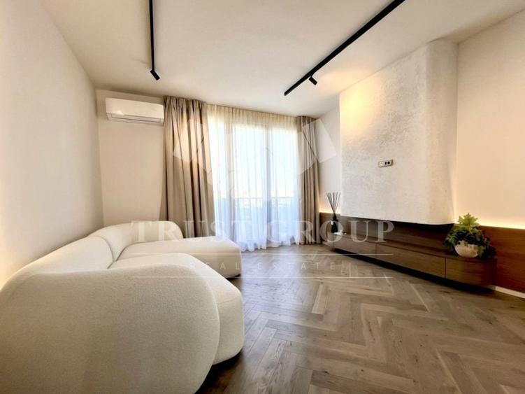 Apartament cu 3 camere decomandat, mobilat în P-ța Unirii