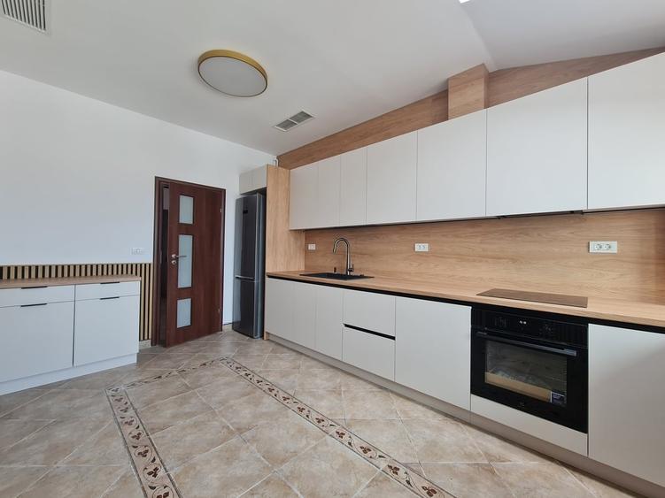 Apartament cu 4 camere decomandat în Herăstrău