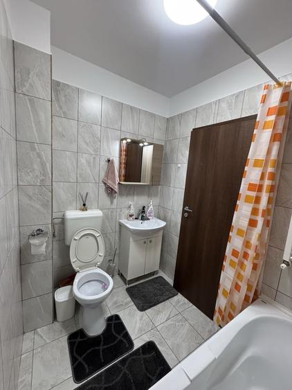 Garsonieră decomandată în Apărătorii Patriei