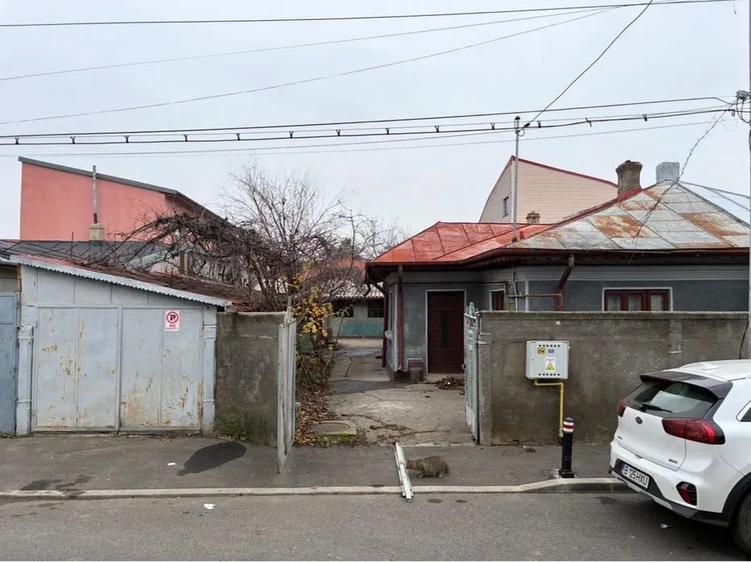 Casă individuală cu 4 camere cu Canalizare în Colentina