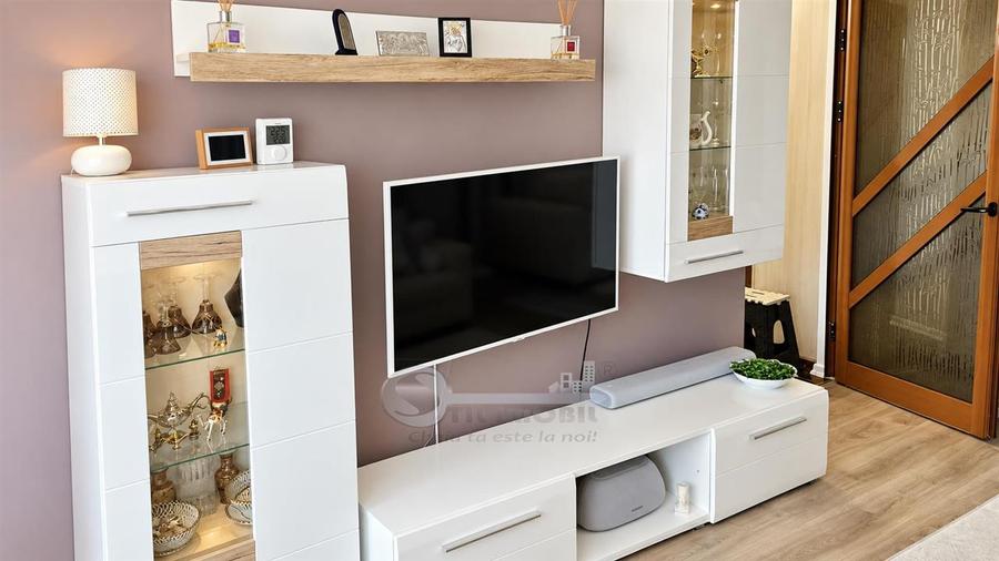 Apartament cu 3 camere decomandat în Podu Roș
