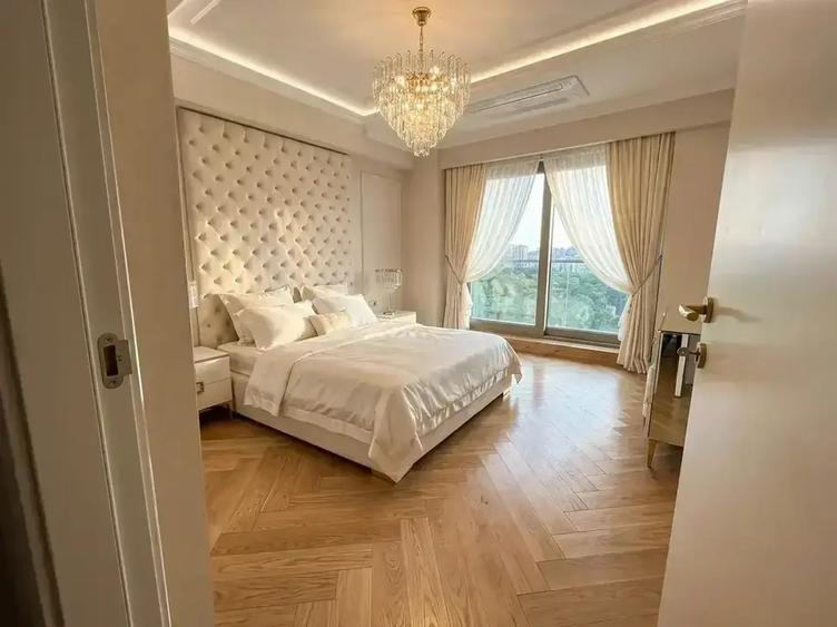 Apartament cu 4 camere semidecomandat în Unirii