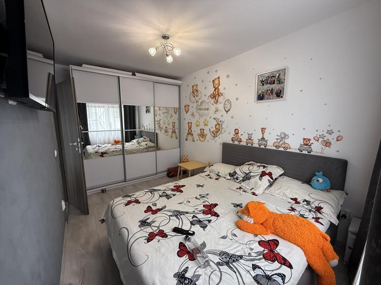 Apartament cu 3 camere semidecomandat, mobilat în Periferie