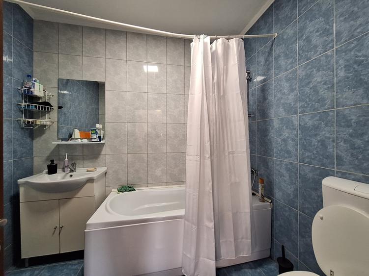 Apartament cu 2 camere semidecomandat, mobilat în Florești