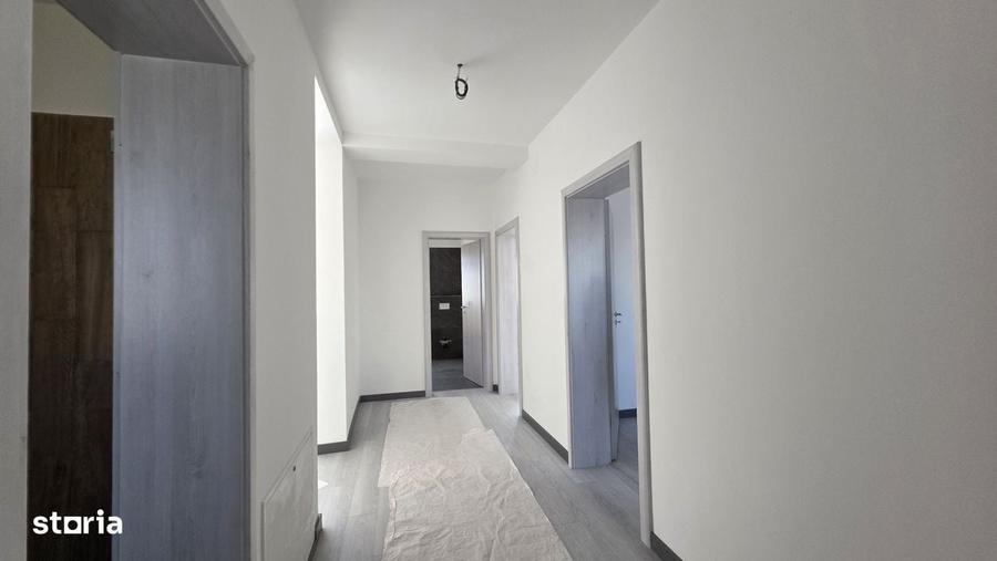 Casă cu 3 camere în Dumbrăvița