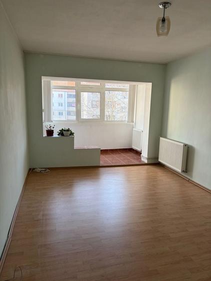 Apartament cu 2 camere decomandat în Sud