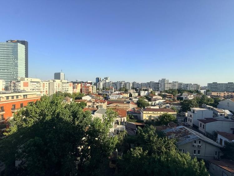 Apartament cu 3 camere decomandat în Banu Manta