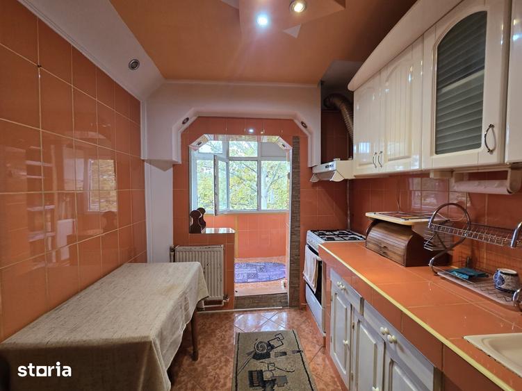 Apartament cu 3 camere decomandat în Central
