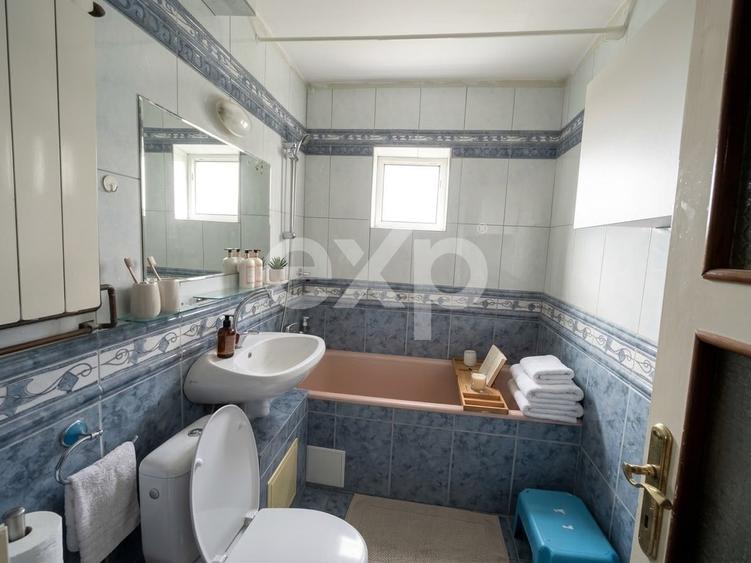 Apartament cu 4 camere decomandat în Lipovei