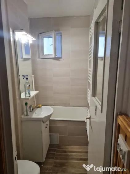 Apartament cu 3 camere decomandat în Noua