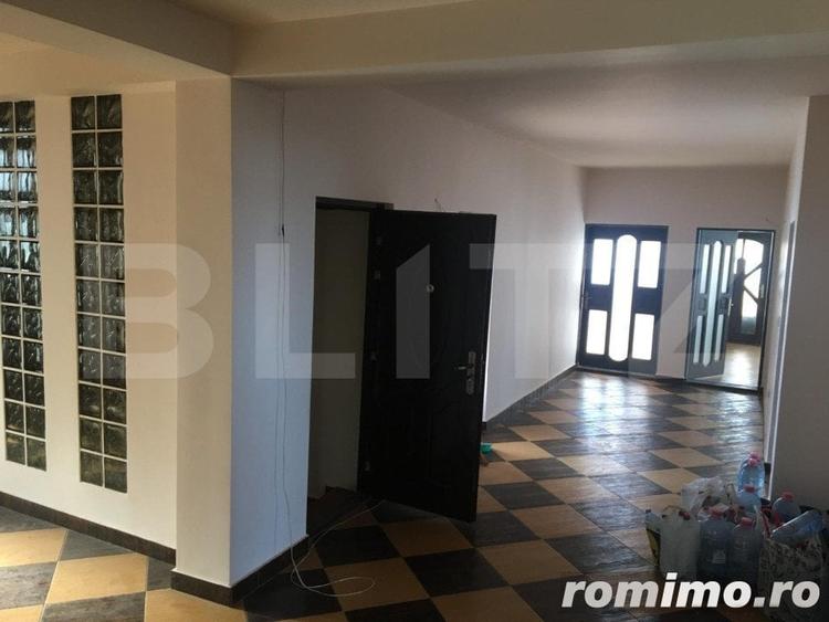 Casă cu 11 camere cu Teren 1700 Mp în Central