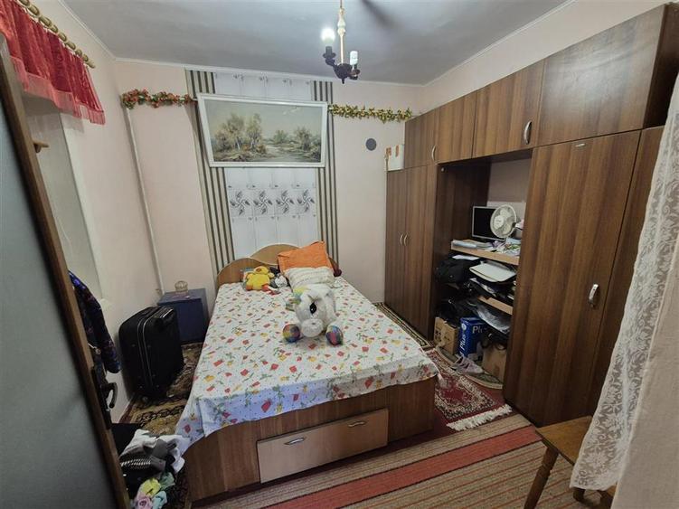 Casă cu 4 camere cu Canalizare în Central