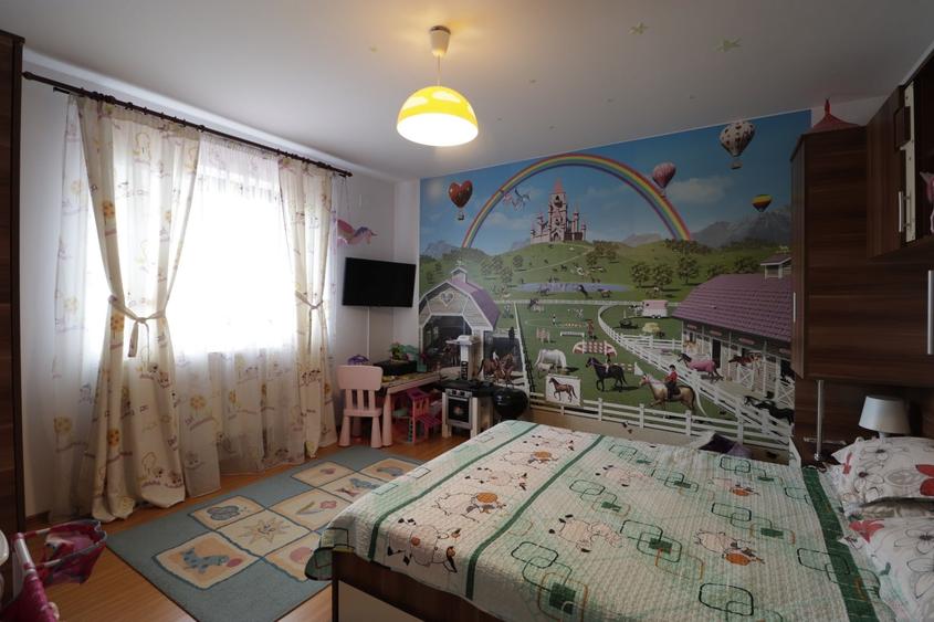 Casă individuală cu 5 camere cu Canalizare în Poiana