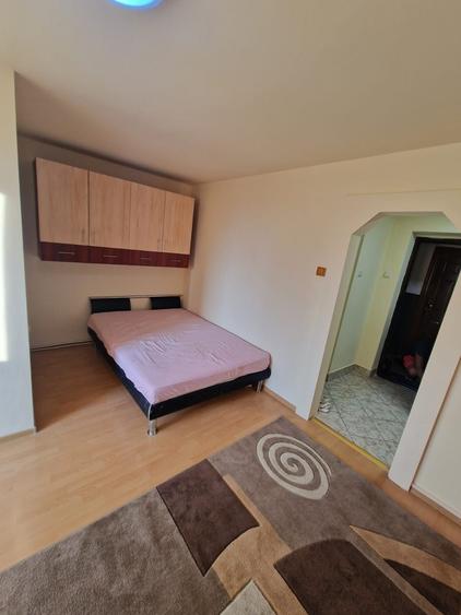Garsonieră decomandată în Central