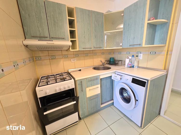 Apartament cu 3 camere semidecomandat, mobilat în Titan