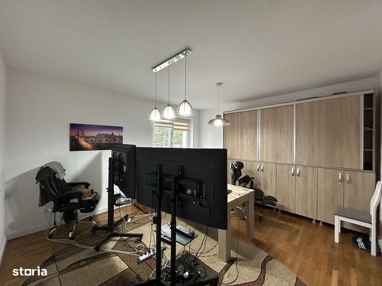 Apartament cu 4 camere în Sub Arini
