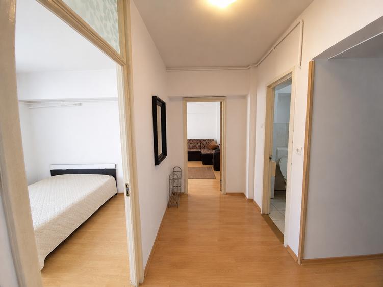 Apartament cu 2 camere decomandat în Universitate