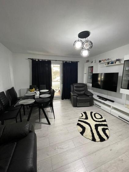 Apartament cu 3 camere decomandat în Găvana