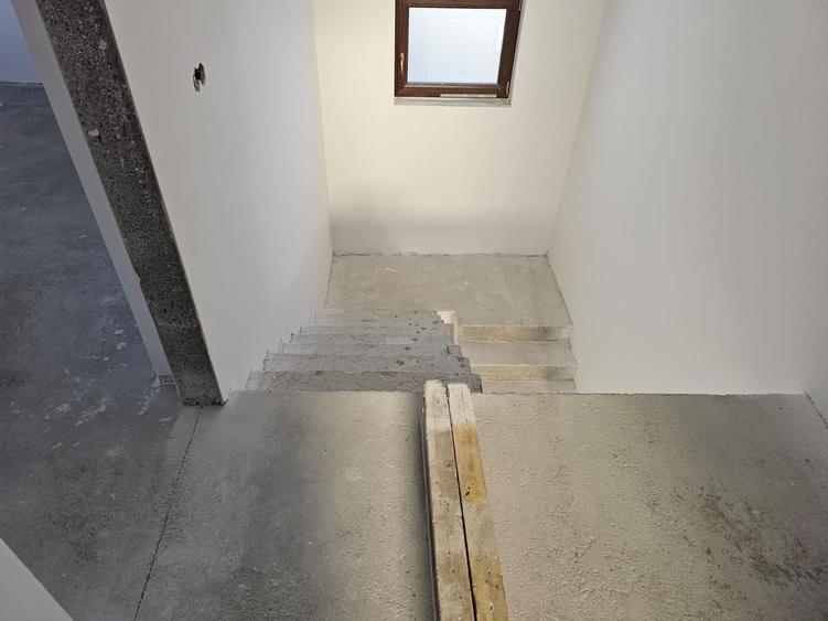 Casă individuală cu 4 camere cu Canalizare în Dezmir
