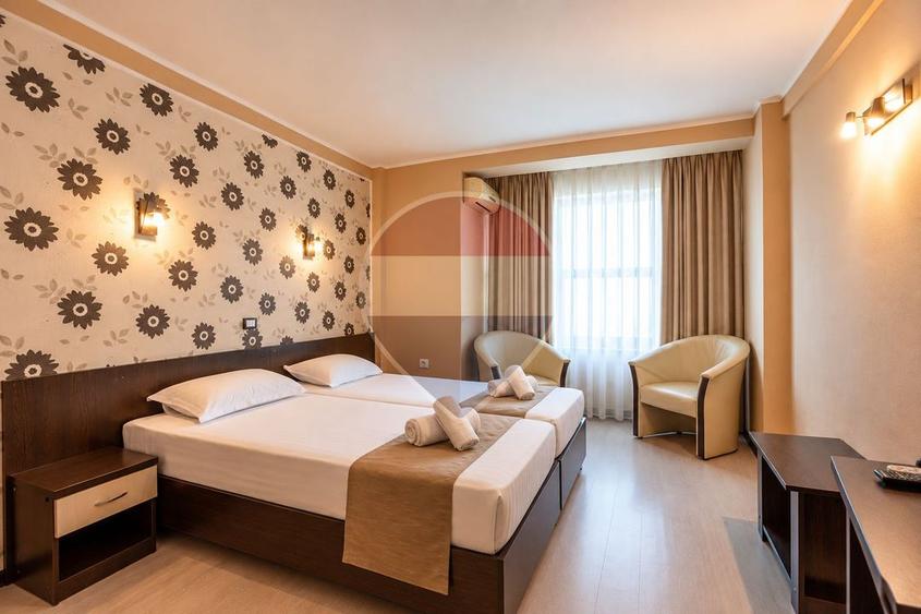 Hotel/Pensiune, de 1,600 mp, în Central