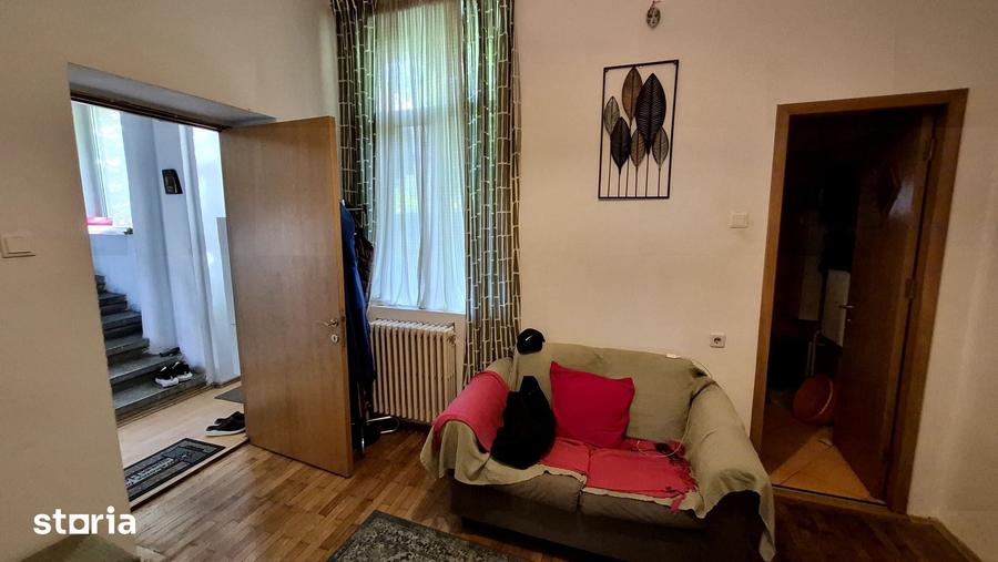 Casă cu 8 camere cu Teren 162 Mp în Ultracentral