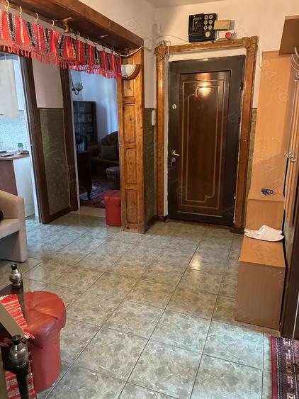 Apartament cu 4 camere decomandat în Central