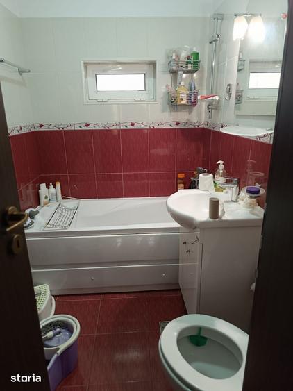 Casă cu 6 camere cu Teren 428 Mp în Central