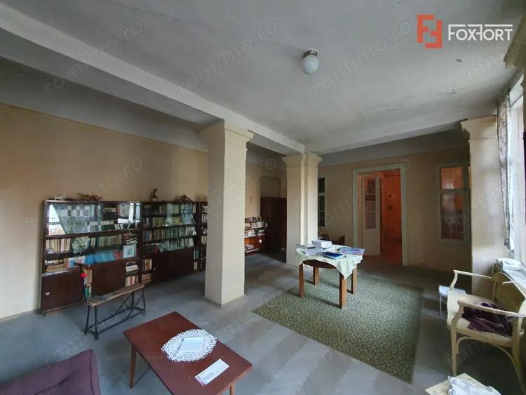 Apartament cu 5 camere nedecomandat, mobilat în Central