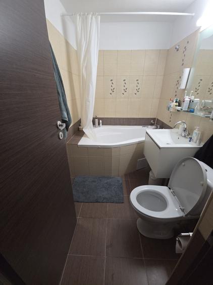 Apartament cu 3 camere decomandat în Aviației