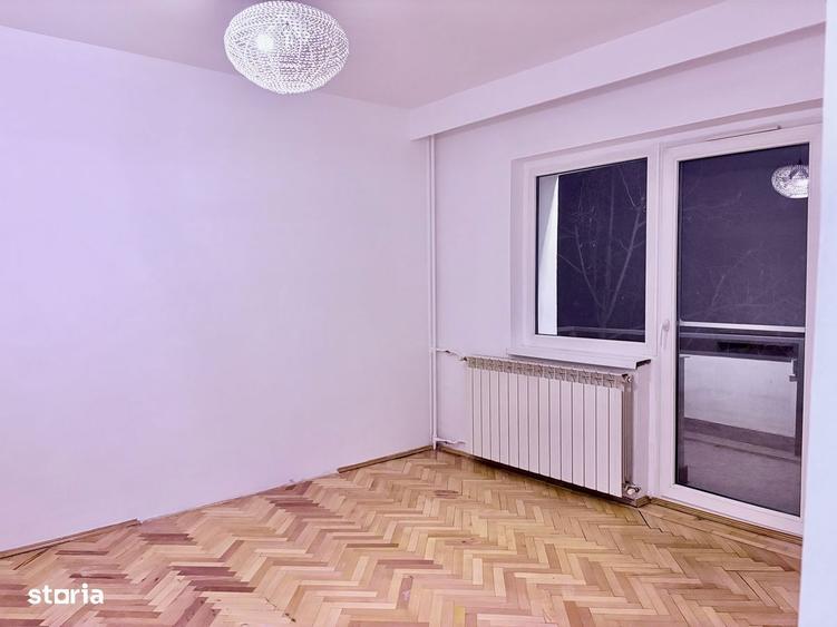 Apartament cu 3 camere semidecomandat în Tei