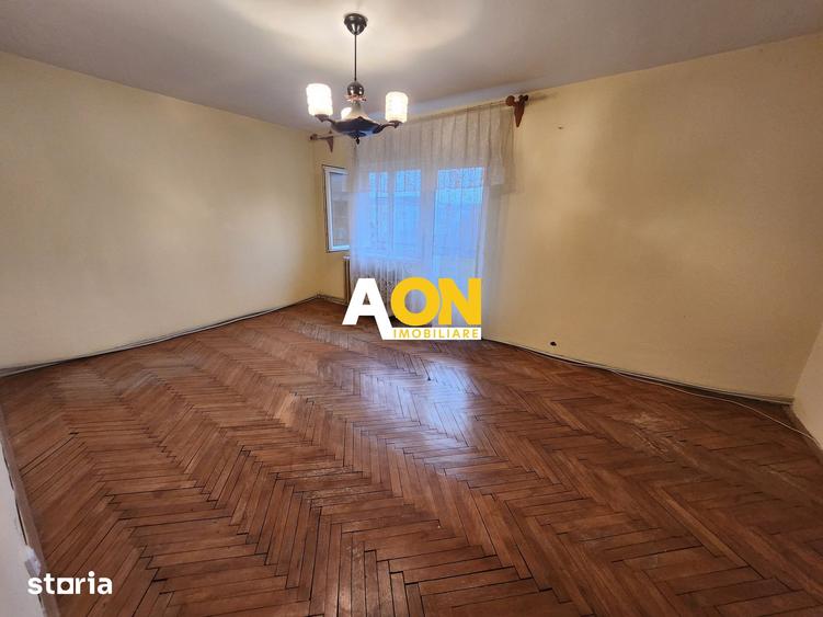 Apartament cu 3 camere în Cetate
