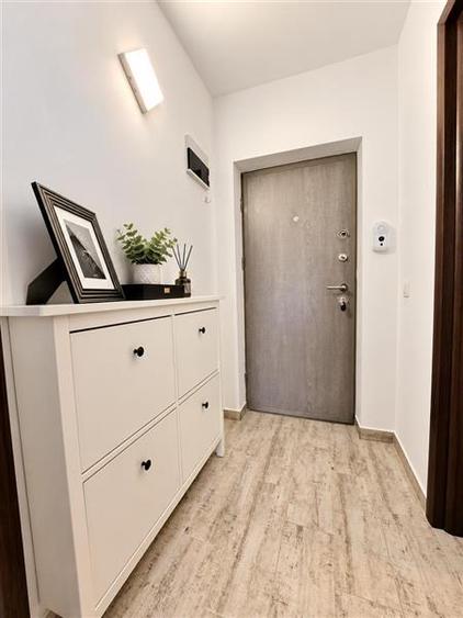 Penthouse cu 2 camere decomandat, mobilat în Tractorul