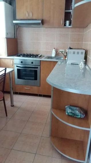 Apartament cu o camera decomandat, balcon, zona VIVO - 3