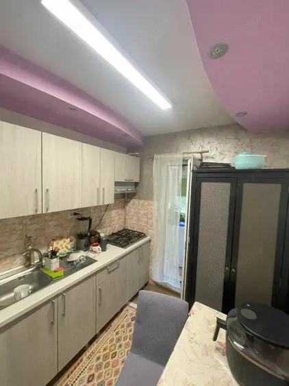 Apartament cu 3 camere decomandat, mobilat în Central