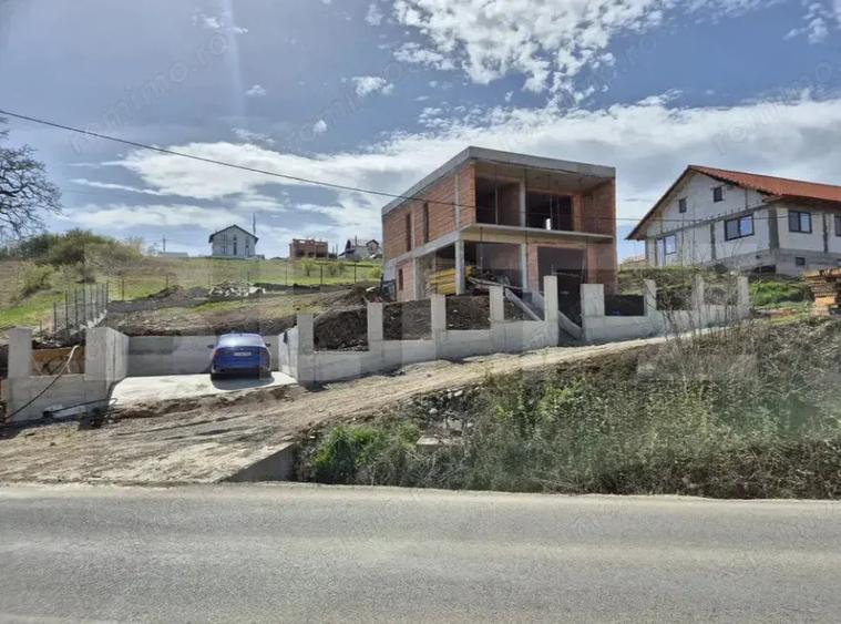Casă cu Teren 640 Mp în Turda