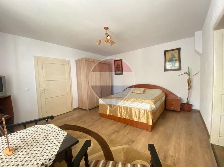 Casă individuală cu 4 camere cu Teren 1994 Mp în Blăjel