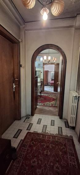Apartament cu 8 camere semidecomandat în Cotroceni